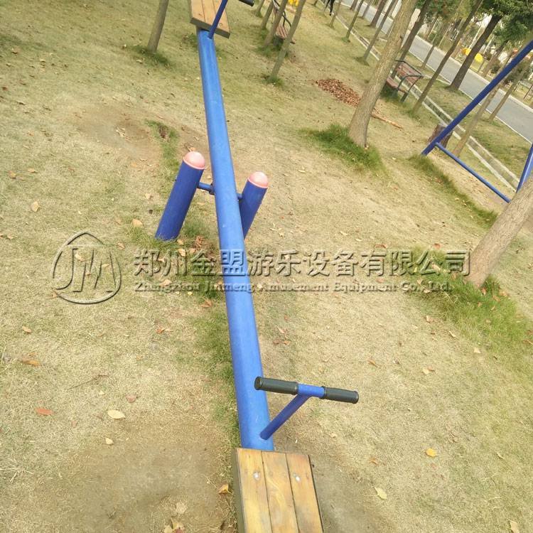 蹺蹺板_體能樂園