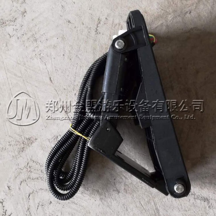 腳踏板_電瓶碰碰車(chē)_游樂(lè)設(shè)備配件